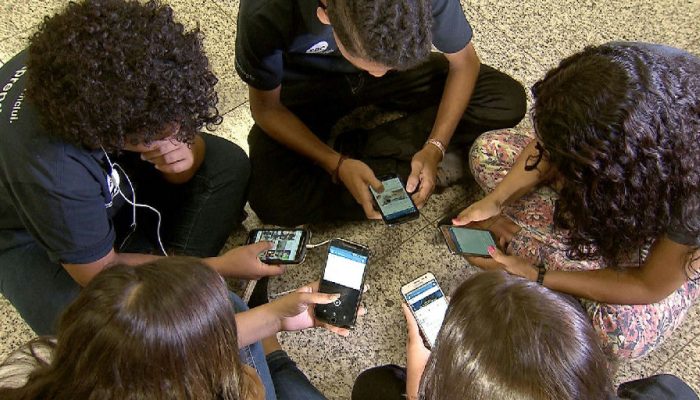 Maioria dos brasileiros rejeita uso de celular por crianças de até 3 anos