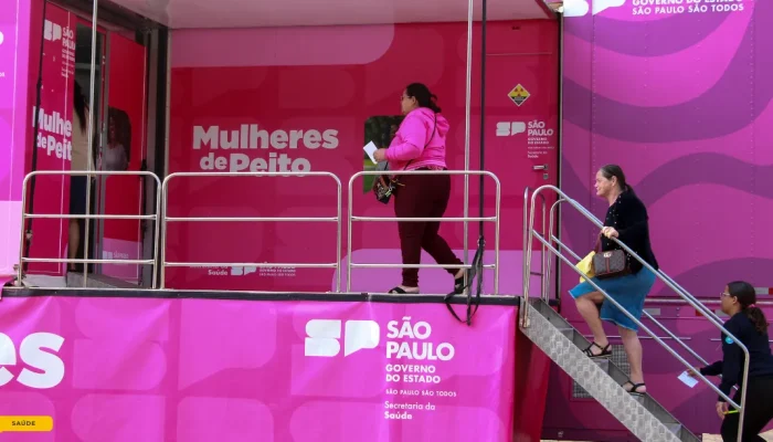 Mamografia gratuita: carretas do Outubro Rosa levam exames a cidades paulistas