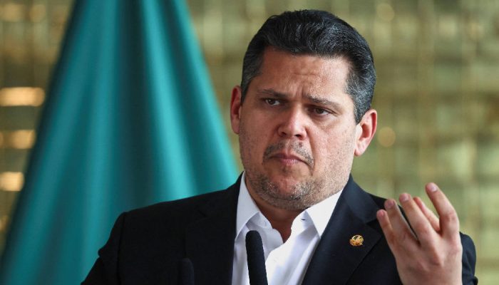 Mensagens revelam proximidade entre Davi Alcolumbre e o banqueiro Daniel Vorcaro