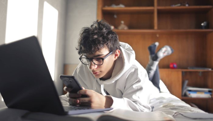Meta enfrenta julgamento histórico por vício e danos à saúde mental de adolescentes