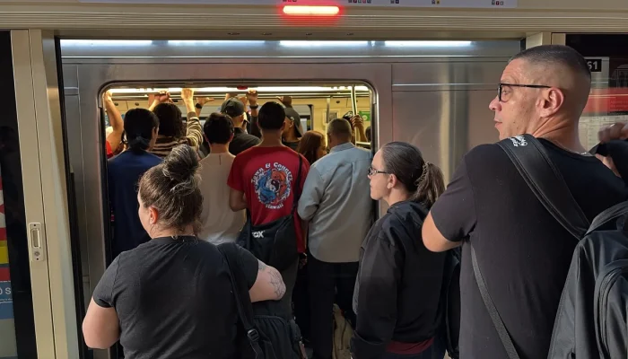 Metrô de São Paulo enfrenta manhã de transtornos com falhas em linhas Azul e Lilás