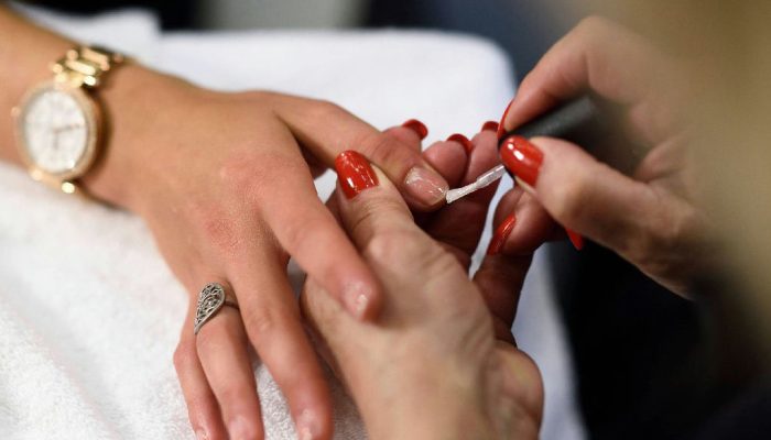 Mudanças na coloração das unhas podem sinalizar condições de saúde