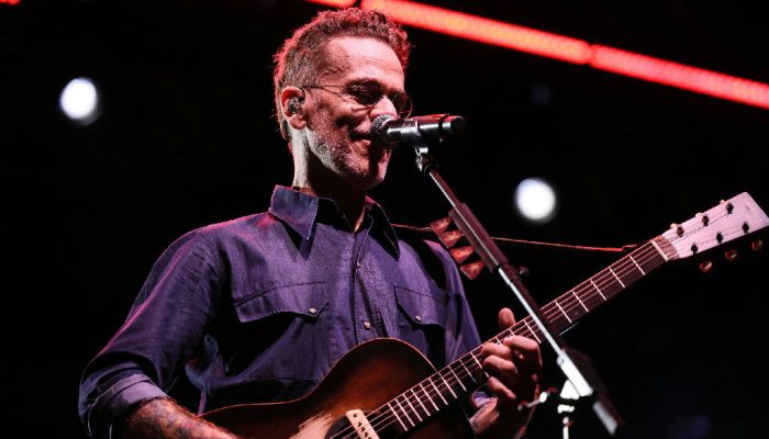Nando reis apresenta show com composições para cássia eller e marisa monte em são paulo
