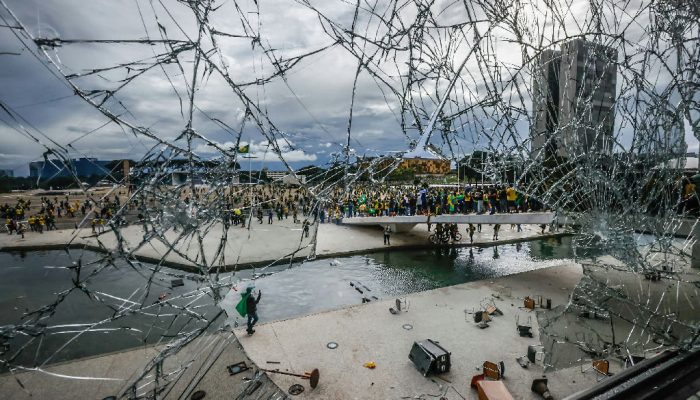 O papel das Forças Armadas na democracia brasileira e o desafio do controle civil