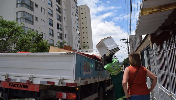 Operação Cata-treco em Guarulhos: serviço essencial para descarte correto chega a oito bairros