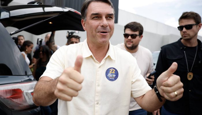 Pastor ligado a Flávio Bolsonaro afirma que eleições acabaram e rejeita terceiro turno