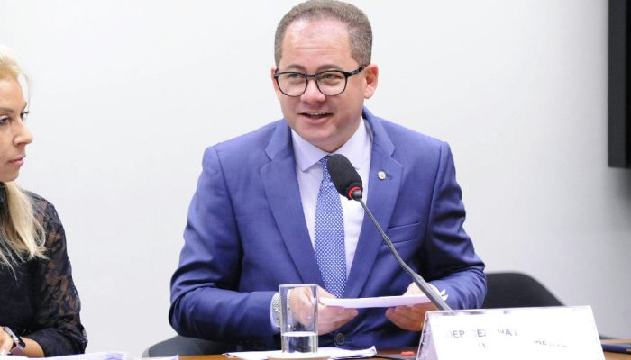 PF investiga suposta atuação de Cezinha de Madureira como facilitador junto a Nunes Marques no STF