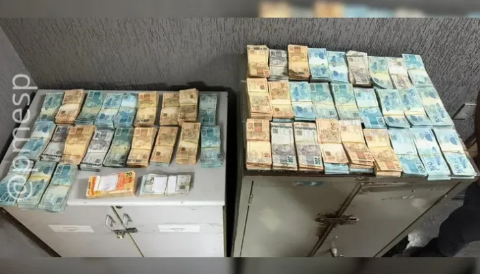 Polícia Militar apreende quase meio milhão de reais escondidos em caixa de chocolates em Guarulhos