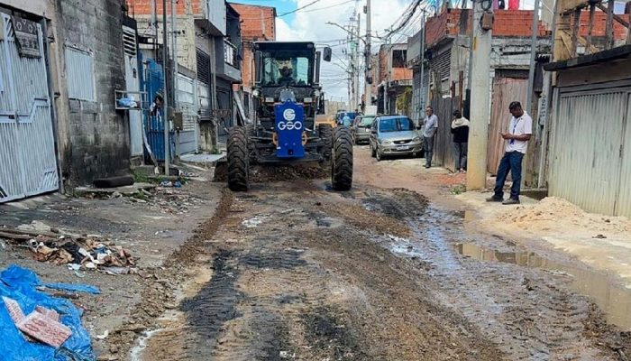 Prefeitura de Guarulhos realiza manutenção emergencial na rua Dezenove de Maio