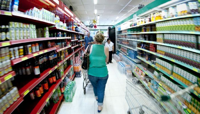 Produção industrial brasileira recua 0,6% em agosto, aponta IBGE