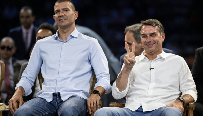 Quando flavio bolsonaro comemorou a saida de garotinho na assembleia