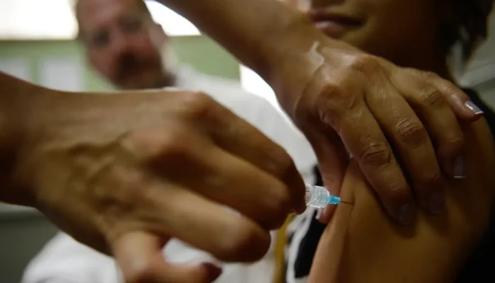 Queda de quase 78% em lesões pré-cancerígenas após vacina contra HPV no SUS