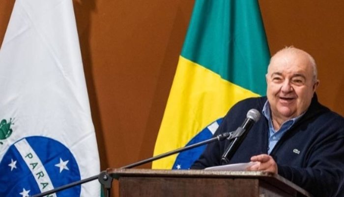 Rafael Greca desiste de candidatura ao governo do Paraná e se alia ao grupo de Ratinho Junior