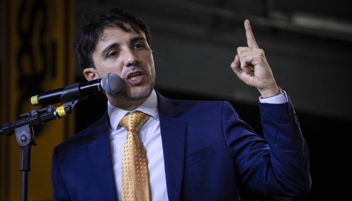 Renan Santos propõe amplo ajuste fiscal de R$ 250 bilhões com desvinculação de despesas