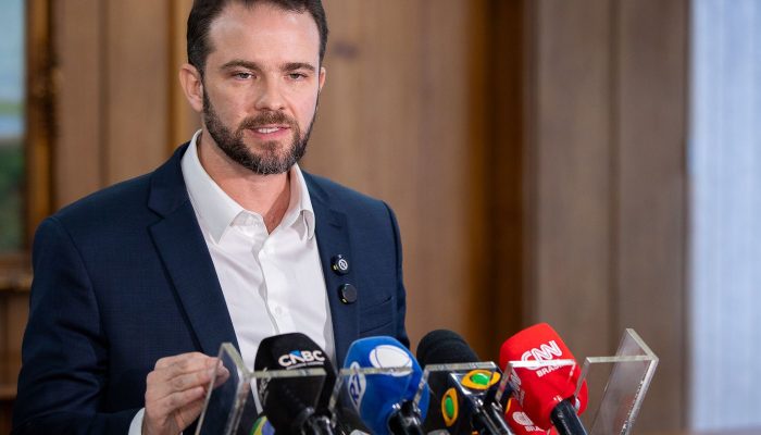 Salário mínimo deve subir para R$ 1.741 em 2027 com ganho real