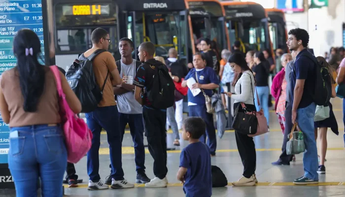 Setor de serviços mantém estabilidade em julho e acumula alta de 2,4% no ano