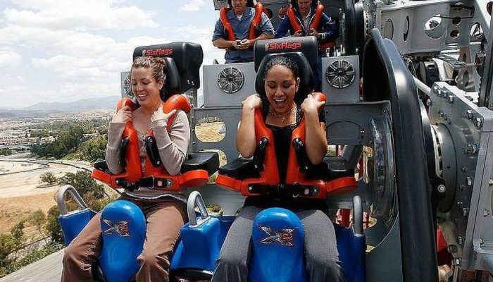 Six Flags desativa montanha-russa X2 na Califórnia após denúncias de lesões cerebrais
