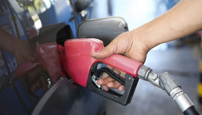 Subsídio de R$ 2,12 ao diesel é prorrogado por 30 dias para conter preços