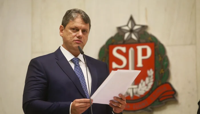 Tarcísio consolida maioria na Alesp com 65 deputados na base de apoio
