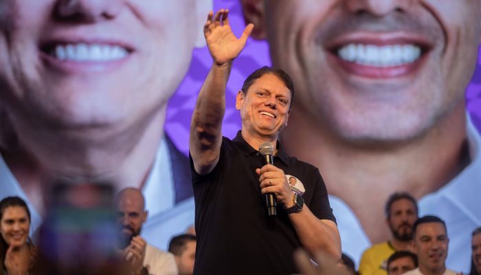 Tarcísio de Freitas inicia campanha em São Paulo com discurso nacional e mira em 2030
