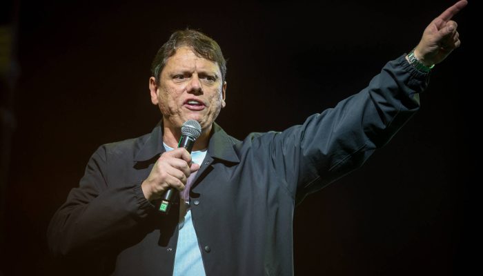 Tarcísio de Freitas reavalia apoio a Trump e reafirma confiança nas urnas eletrônicas