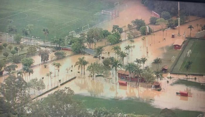 Temporal em Cotia inunda CT da base do São Paulo e provoca adiamento de partidas neste sábado