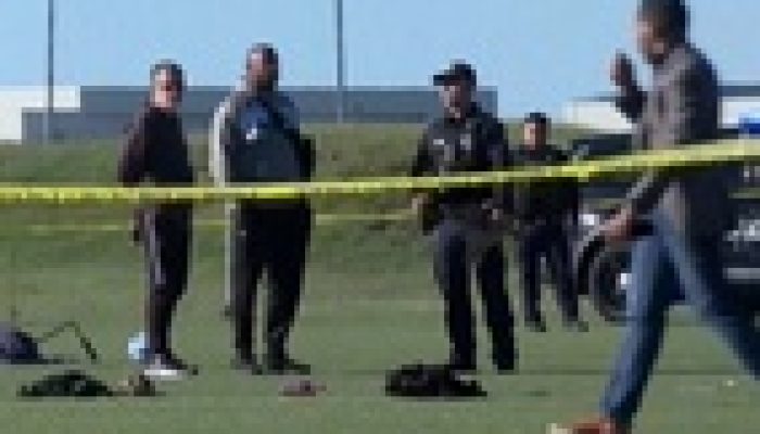 Tragédia nos estados unidos com veículo invadindo jogo infantil