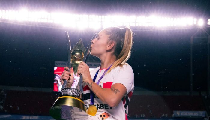 Zagueira Carol Gil, campeã pelo São Paulo, é convocada para amistosos da seleção contra Argentina em outubro